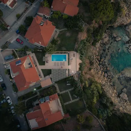 Blue Lagoon At Stoúpa