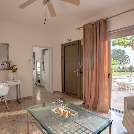 Blue Lagoon At Stoúpa