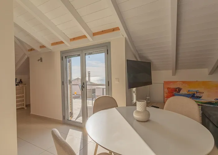 Blue Lagoon At Apartamento Stoúpa