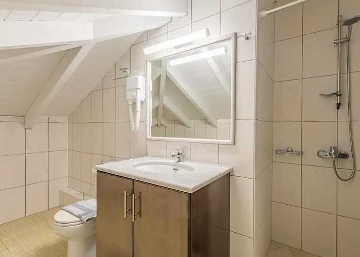 Blue Lagoon At Stoúpa