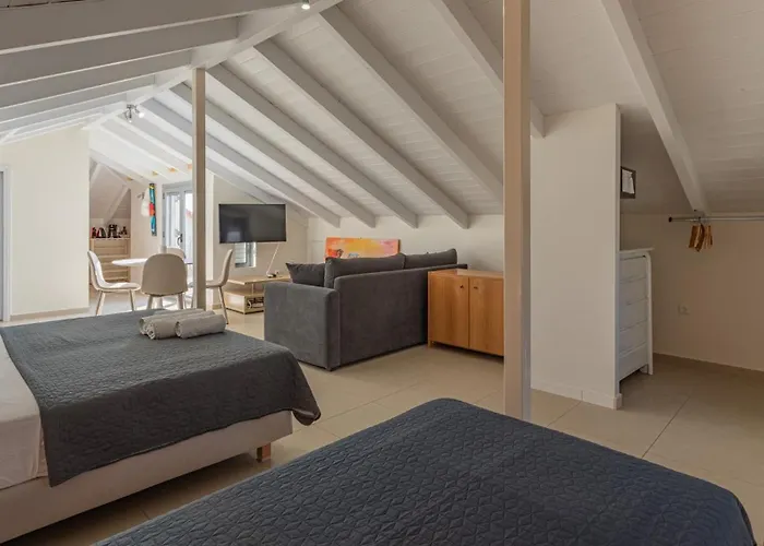 Blue Lagoon At Apartamento Stoúpa