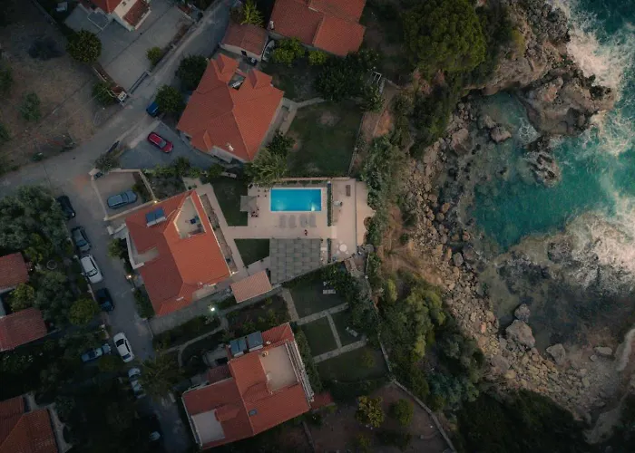Blue Lagoon At Stoúpa