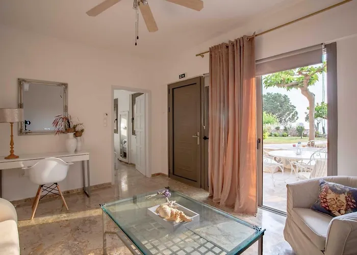 Blue Lagoon At Stoúpa