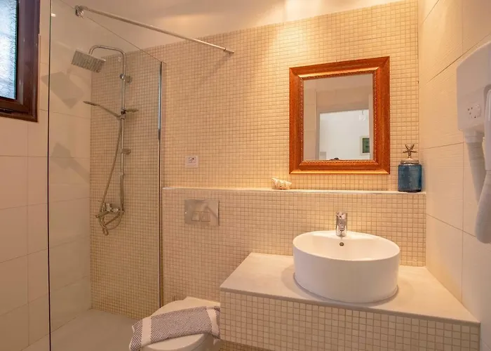 Blue Lagoon At Stoúpa