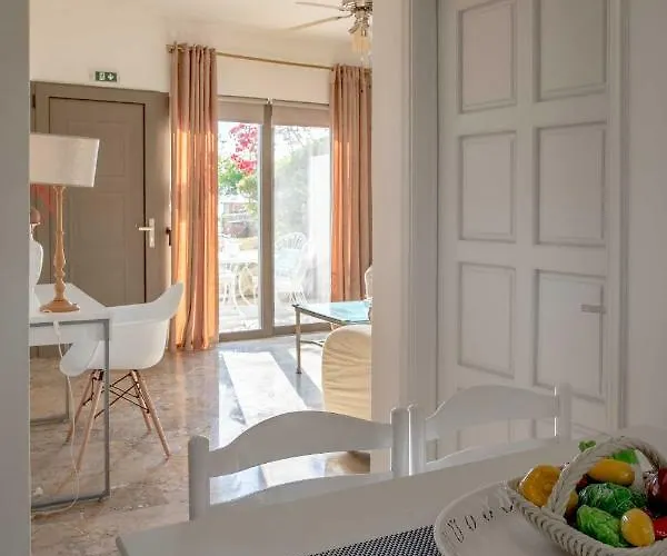 Blue Lagoon At Stoúpa