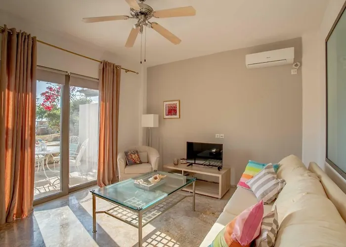 Blue Lagoon At Stoúpa